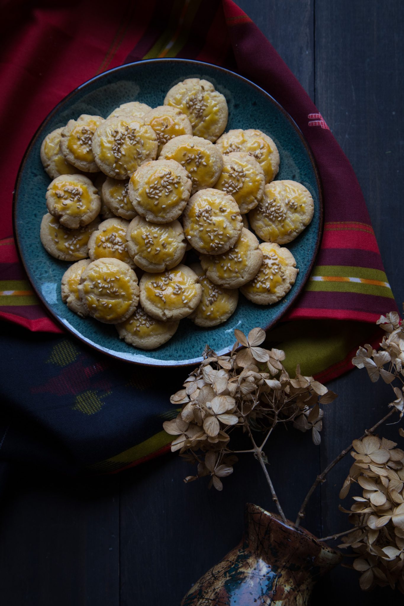 Chinese New Year Cookie Salted Egg Yolk Cookies With Curry Leaves Swee San S Kitchen