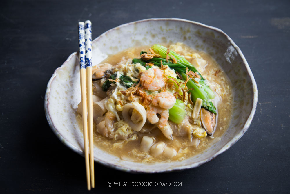 Wat Tan Hor (Cantonese Fried Flat Rice Noodles with Egg Gravy)