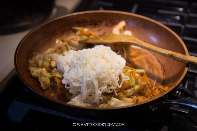 15 Minuutin Stir Fried Shrimp Shirataki Noodles What To Cook Today