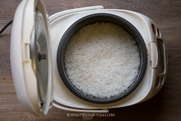 Rice Cooker or Instant Pot Ketupat and Lontong (Rice Cakes)