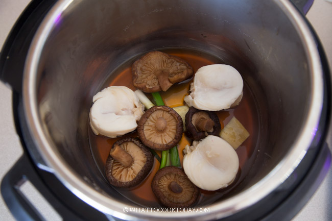 Braised Abalone with Bok Choy (with Pressure Cooker)