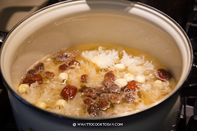 Snow Fungus Dessert Soup (Tong Sui)