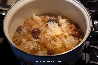 Snow Fungus Dessert Soup (Tong Sui)