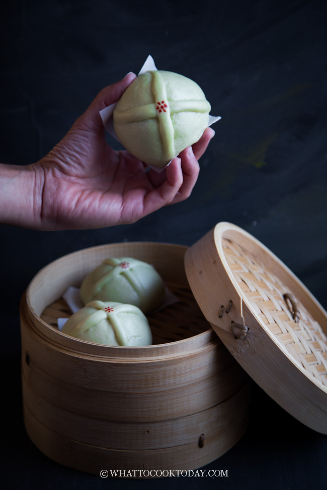 Easy Steamed Pandan Hot Cross Buns