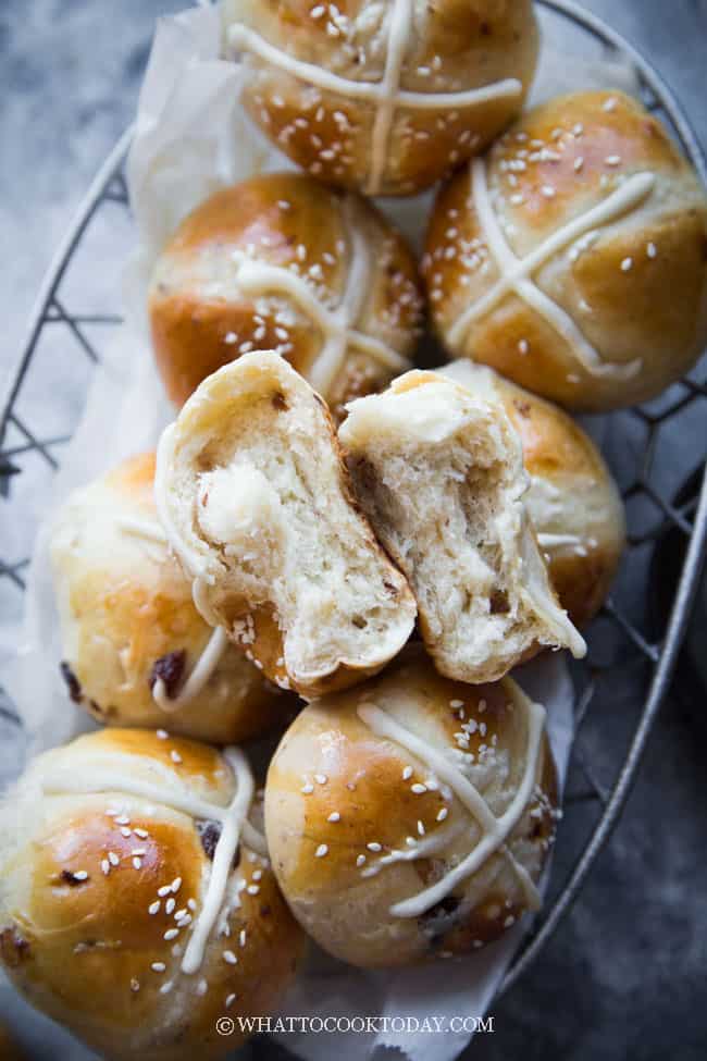 Softest Fluffiest Hot Cross Buns Ever! (Tangzhong Method)