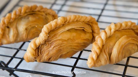 singapore shiok!: spiral curry puffs (karipap pusing)