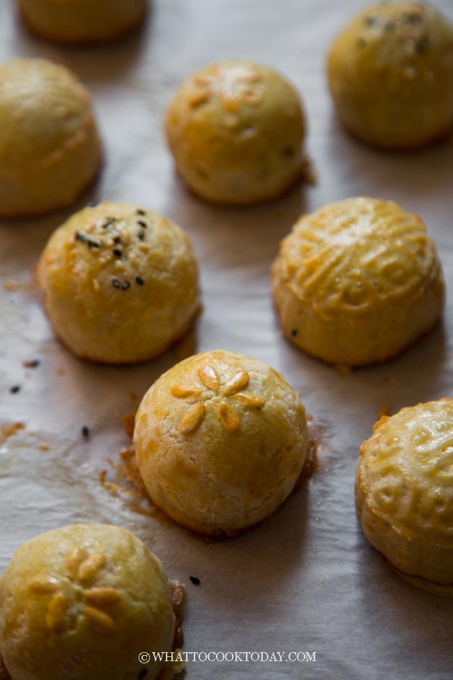 Shanghai Mooncake (with Red Bean Paste) - Step-by-step guide