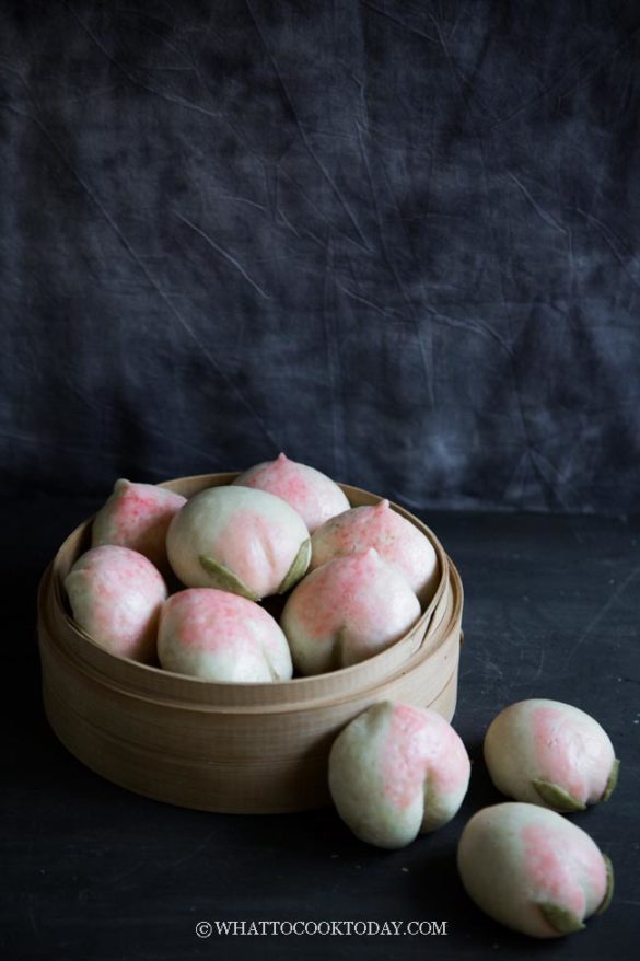 Longevity Peach Steamed Buns (Shòutáo Bao 寿桃包)