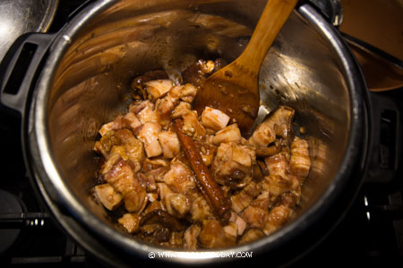 Pressure Cooker Tau Yu Bak Babi Kecap Braised Pork in Soy Sauce