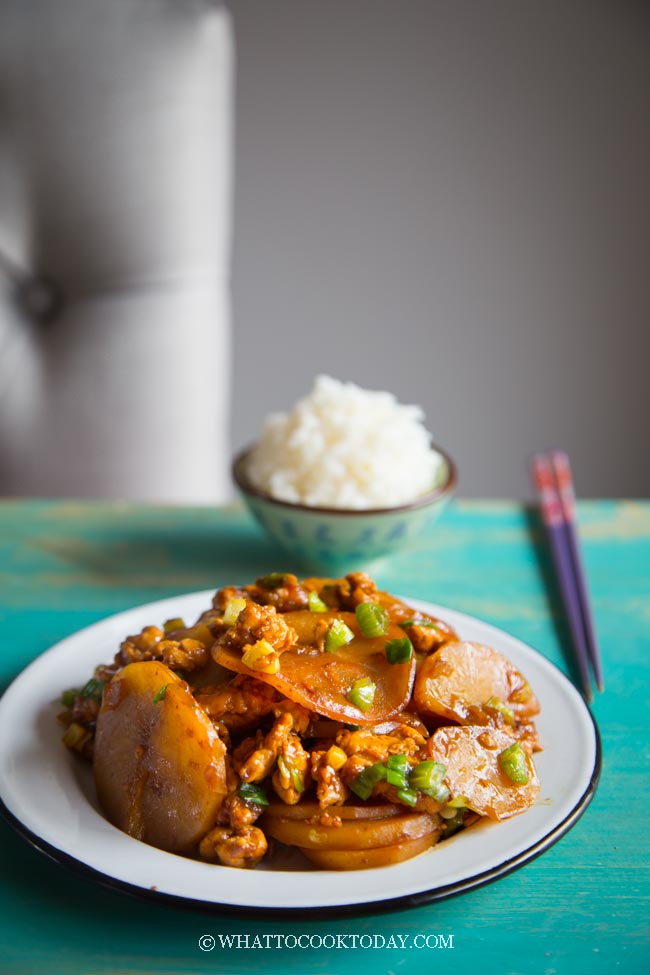 Easy Stir-fried Potatoes with Meat (Tumis Kentang Daging Cincang)