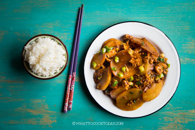 Easy Stir-fried Potatoes with Meat (Tumis Kentang Daging Cincang)