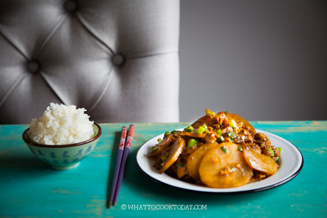 Easy Stir-fried Potatoes with Meat (Tumis Kentang Daging Cincang)