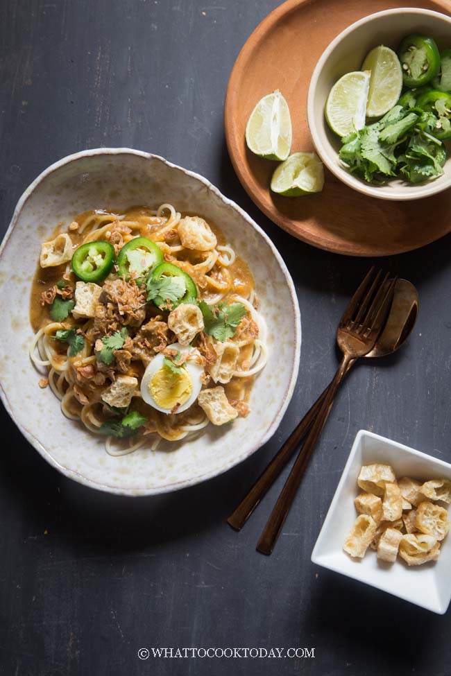 Malay Hawker-Style Mee Rebus (Noodles in Sweet Potato Gravy)