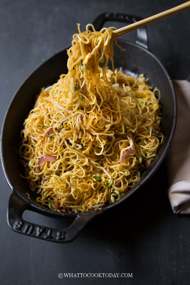 Cantonese Supreme Soy Sauce Fried Noodles (Cantonese Chow Mein)