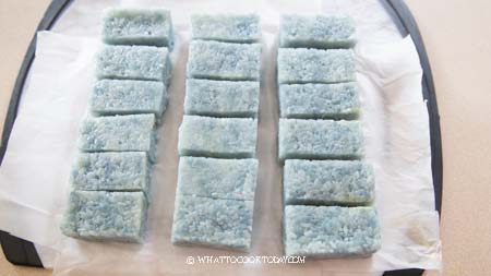 Pulut Tai Tai / Pulut Tekan (Pressed Glutinous Rice Cake with Kaya