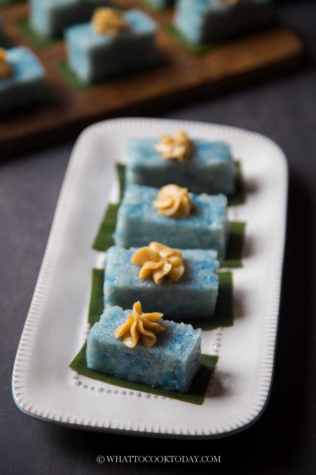 Pulut Tai Tai / Pulut Tekan (Pressed Glutinous Rice Cake with Kaya Jam)