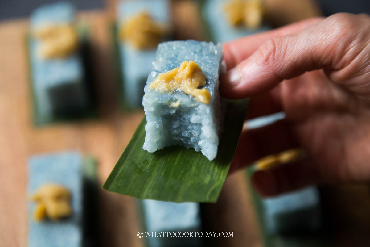 Pulut Tai Tai / Pulut Tekan (Pressed Glutinous Rice Cake with Kaya Jam)