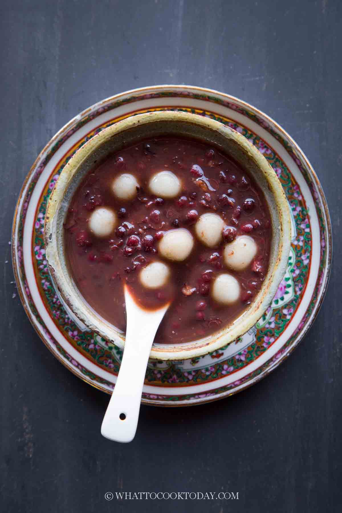 Sweet Red Bean Soup Tang Yuan (Hong Dou Tang)