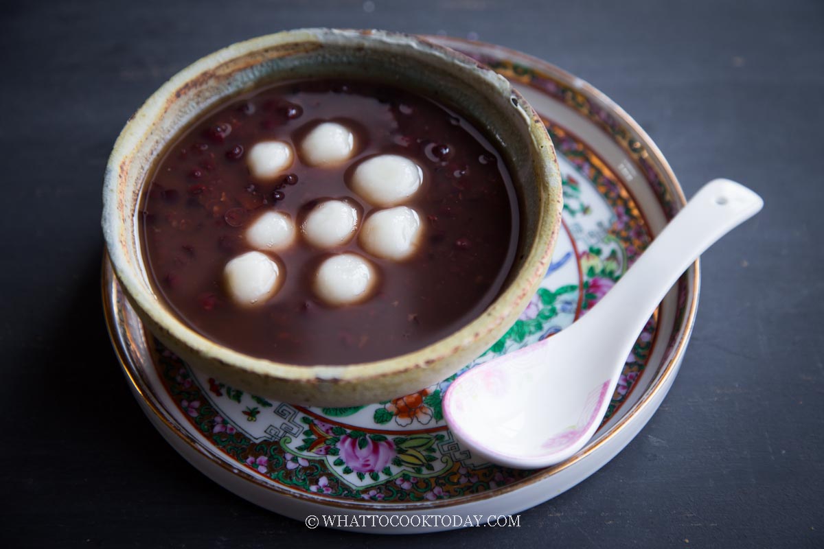 Sweet Red Bean Soup Tang Yuan (Mochi Balls)