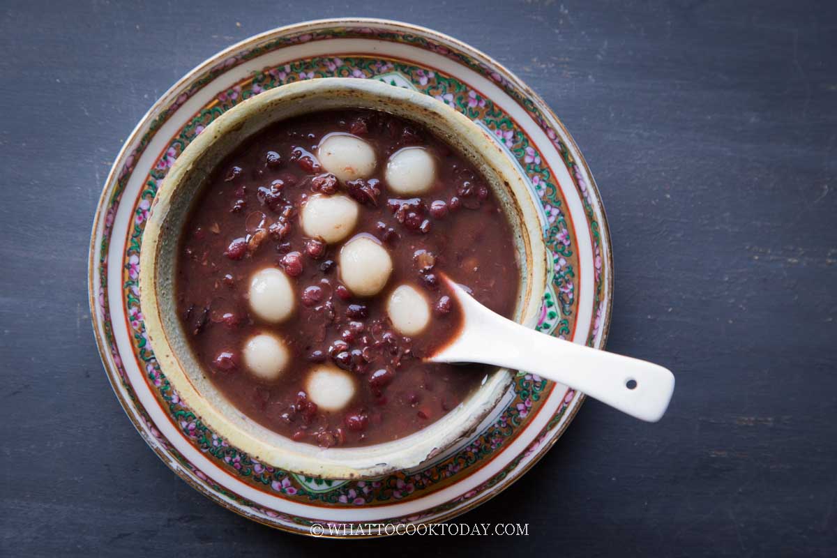 Sweet Red Bean Soup Tang Yuan (Mochi Balls)