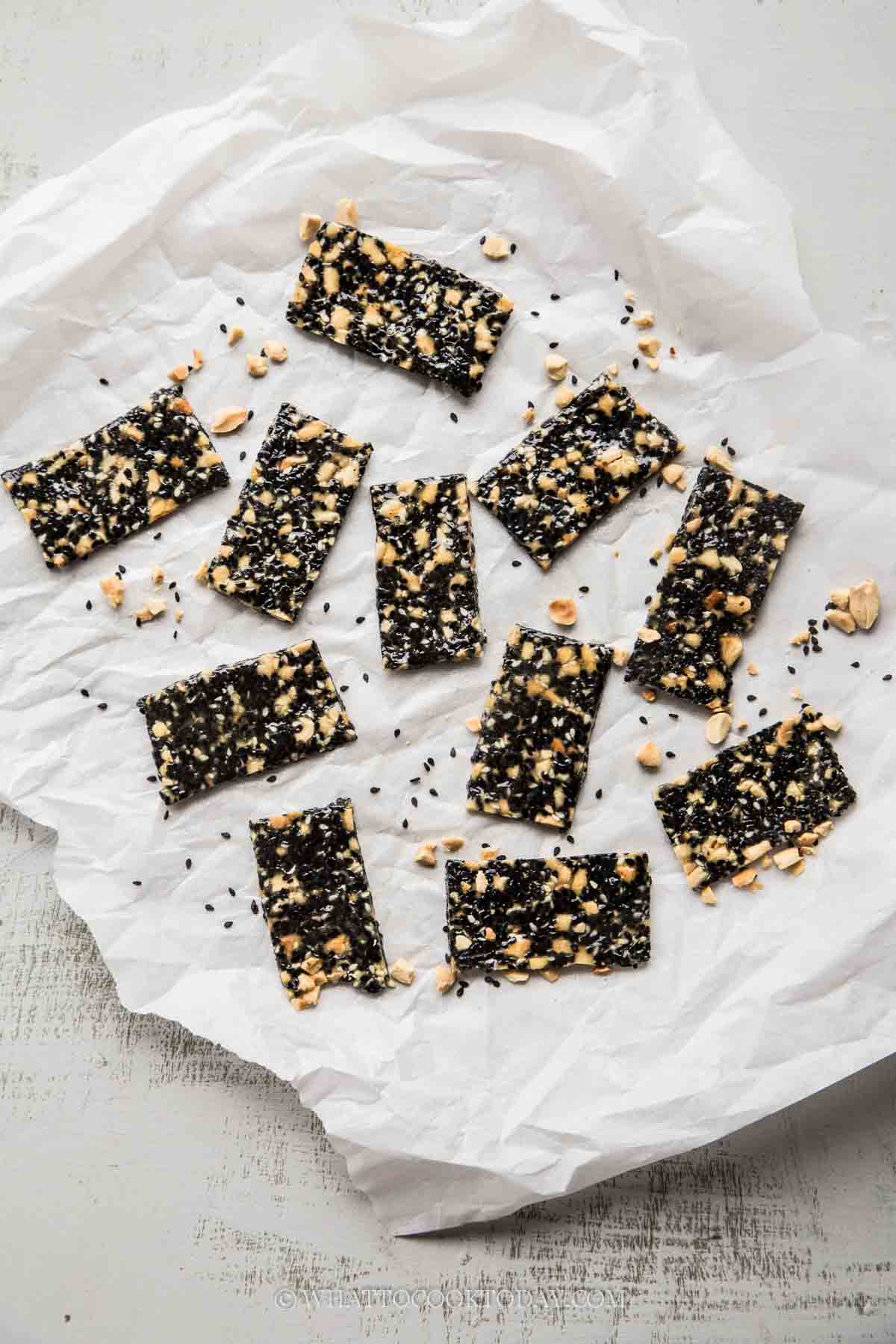 https://whattocooktoday.com/wp-content/uploads/2021/01/black-sesame-candy-12.jpg