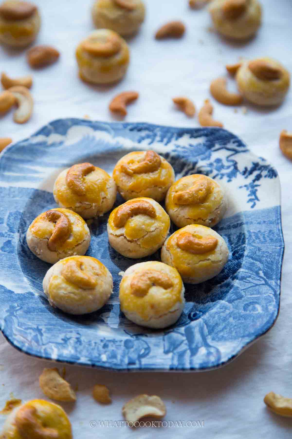 Melt-In-Your-Mouth Cashew Nut Cookies (Chinese New Year)