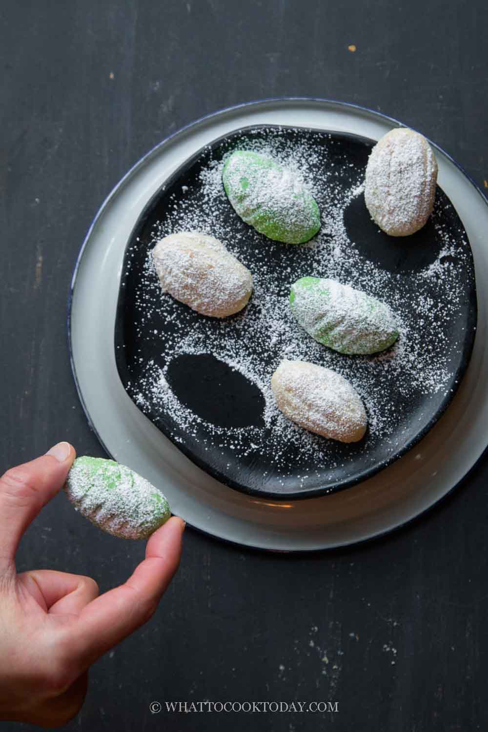 Kuih Makmur (Malay Peanut Pastry)