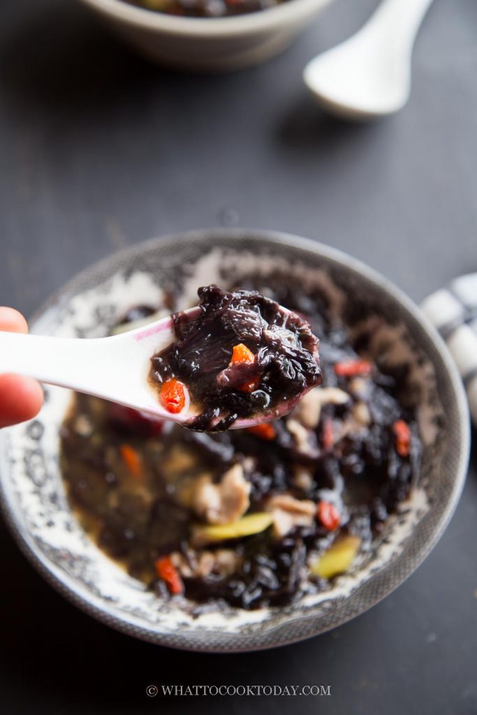 Easy Chinese Dried Seaweed and Pork Soup