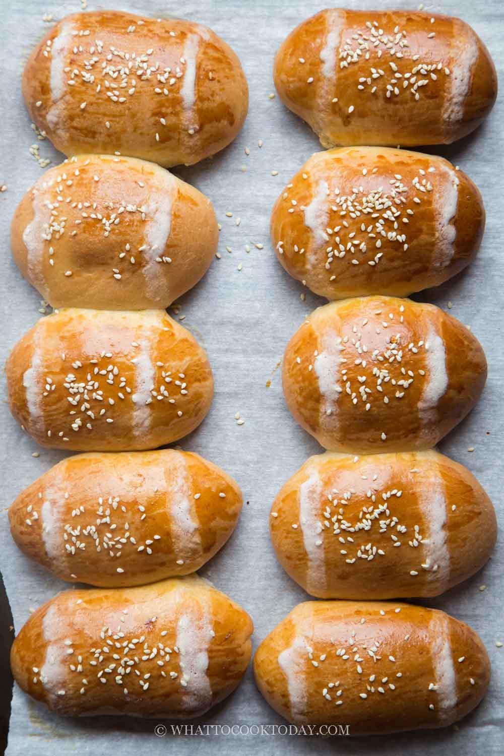 Hong Kong Cocktail Buns (Coconut Buns - 雞尾包)