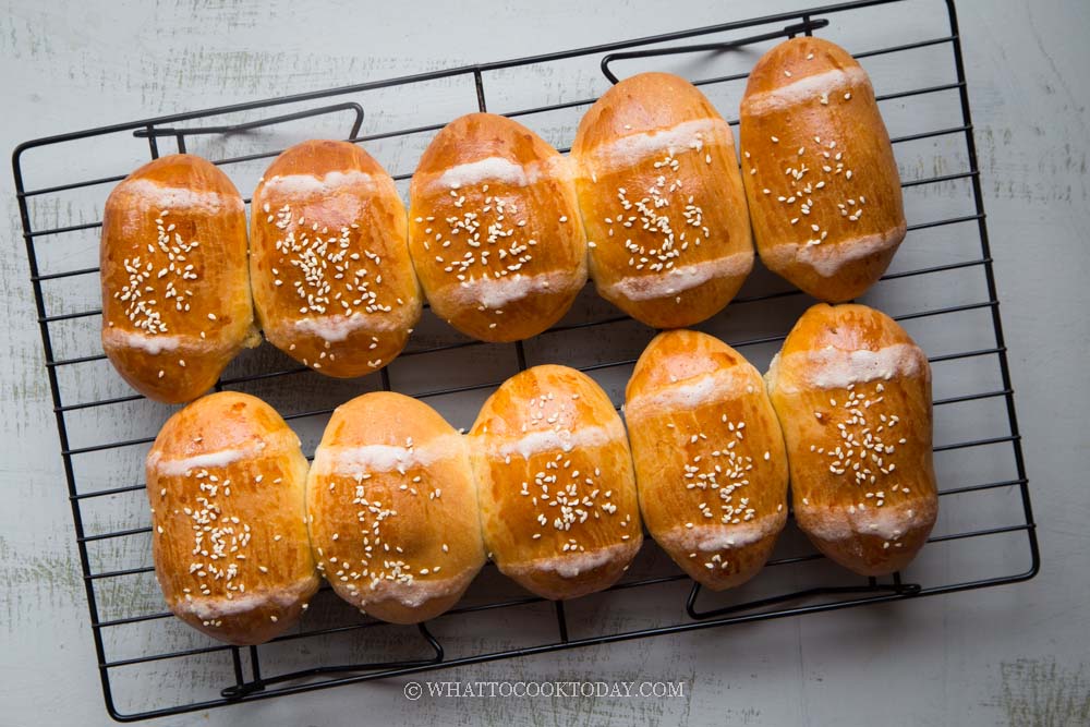 Hong Kong Cocktail Buns (Coconut Buns - 雞尾包)