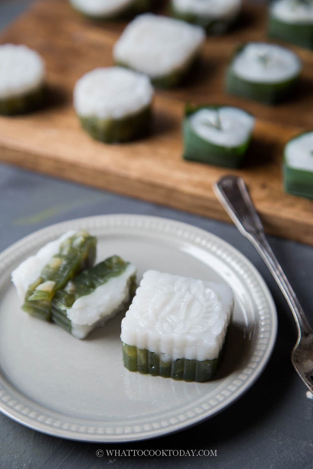 Kuih Tako (Water Chestnut Pandan Coconut Pudding)