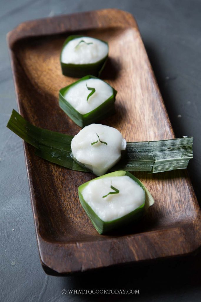 Kuih Tako / Kueh Taco (Water Chestnut Pandan Coconut Pudding)