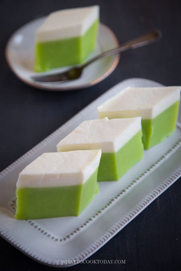 Talam Kuih/Kue Talam Pandan (Steamed Coconut Pandan Cake)