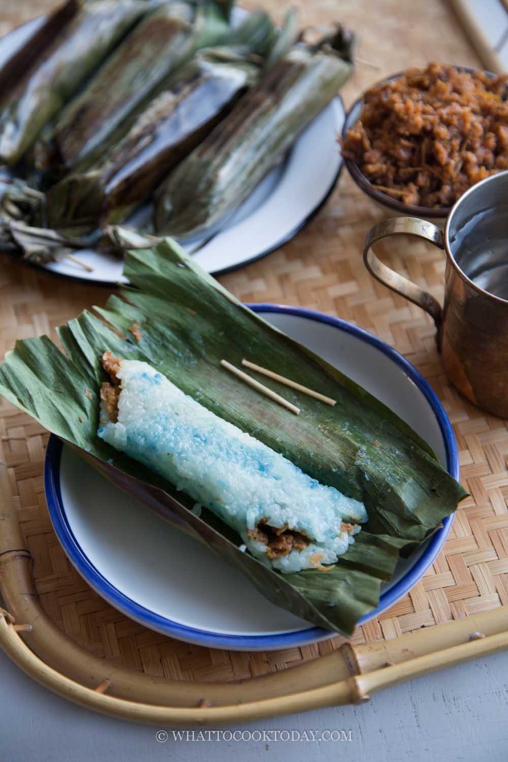 Pulut Panggang / Rempah Udang (Grilled Glutinous Rice Rolls)