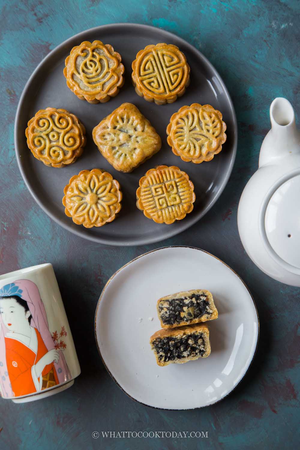 Traditional Black Sesame Walnut Baked Mooncake (No Golden Syrup)