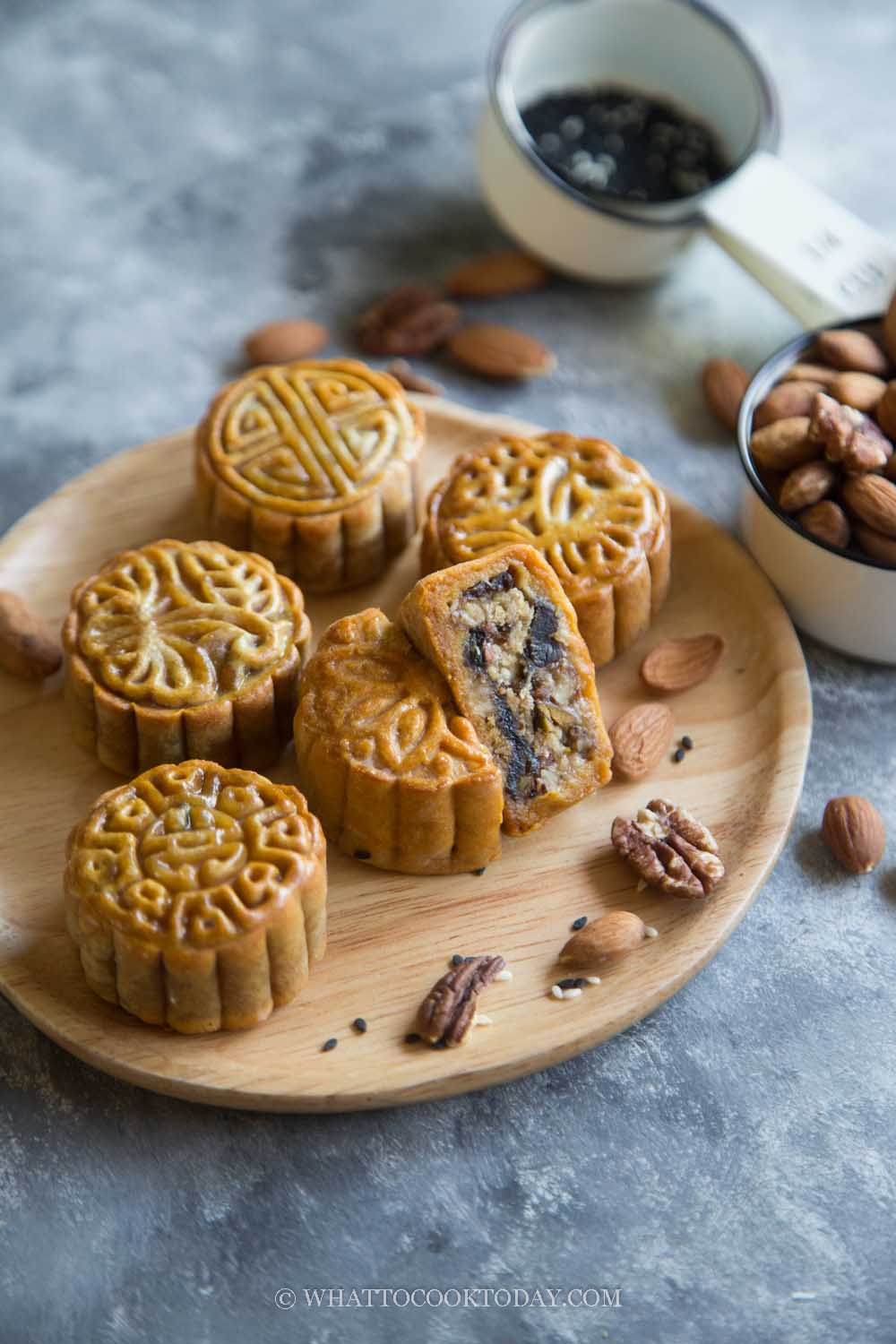 Chinese Spiral Moon Cake (Teochew style mooncakes) with Savory Mung Bean  Filling - Zesty South Indian Kitchen