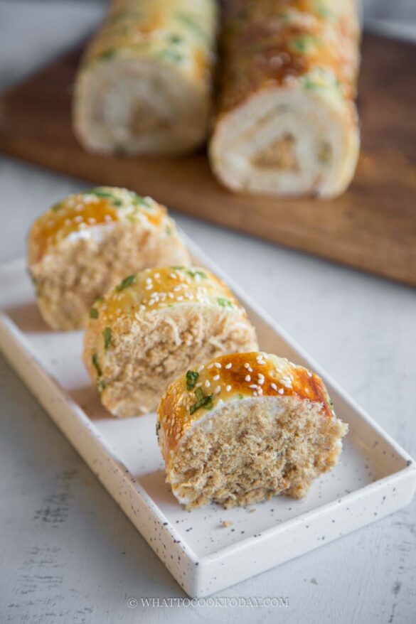 Meat Floss Scallion Bread Roll (Roti Abon Gulung)