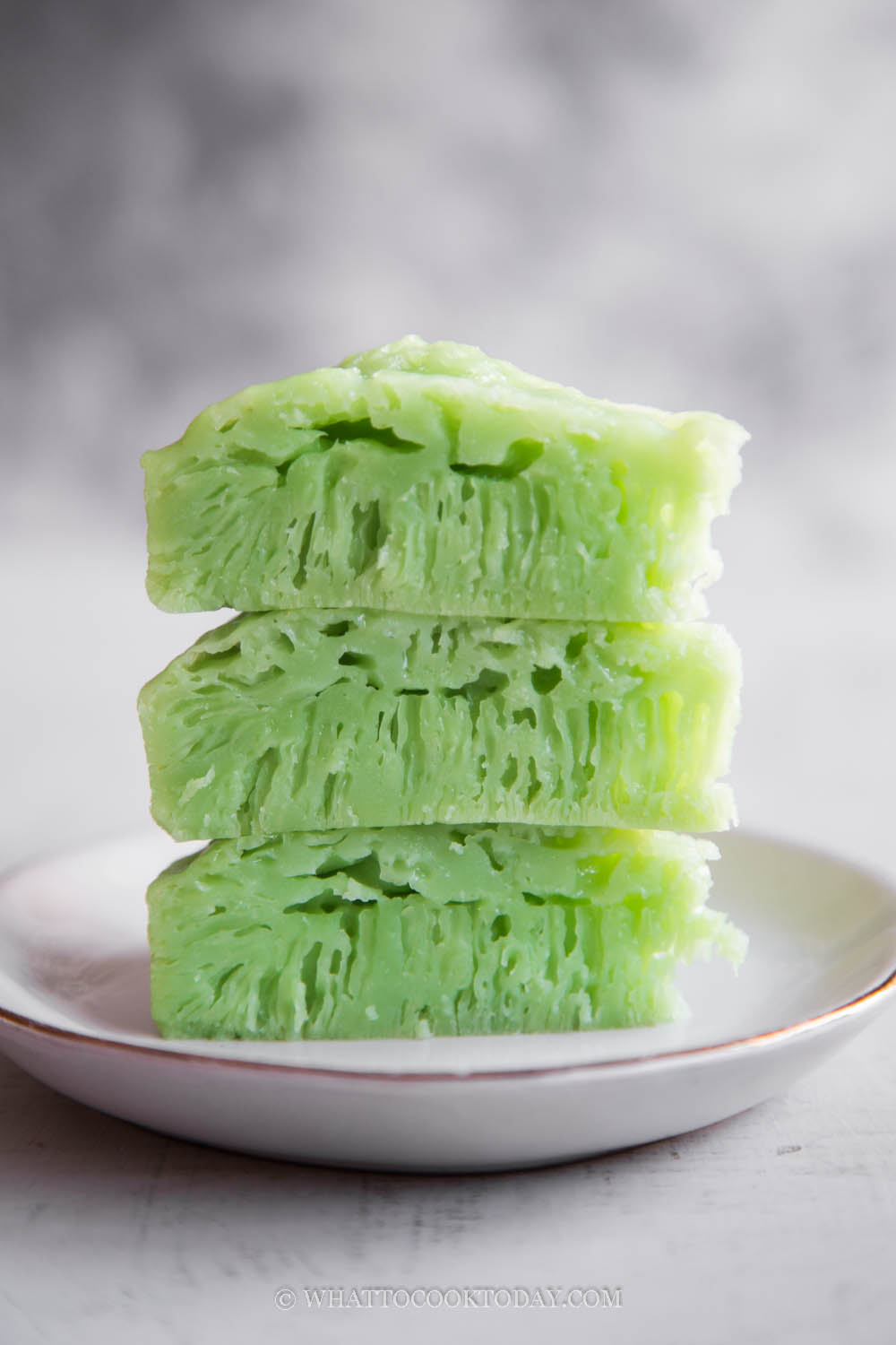 Pandan Bai Tang Gao (Pandan Sugar Rice Cake)