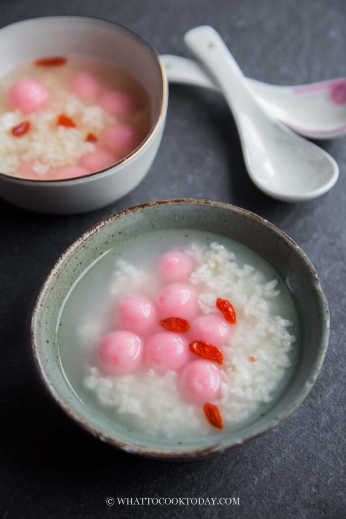 Tang Yuan in Sweet Rice Wine (Jiu Niang Tang Yuan)