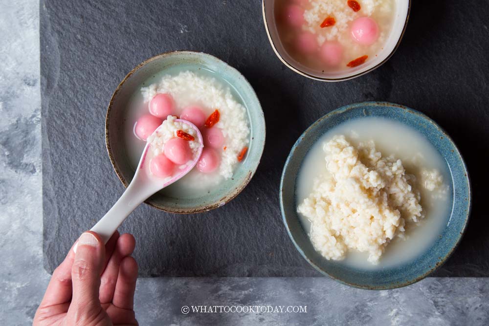 Tang Yuan in Sweet Rice Wine (Jiu Niang Tang Yuan)