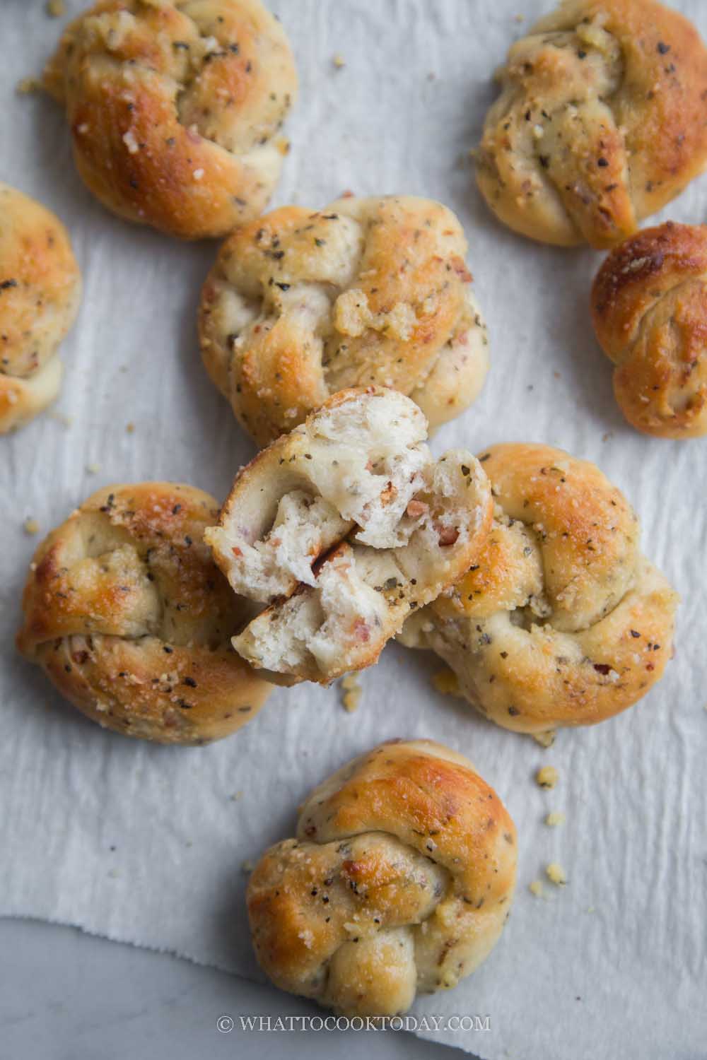 NoKnead Bak Kwa/Pork Jerky Garlic Knots