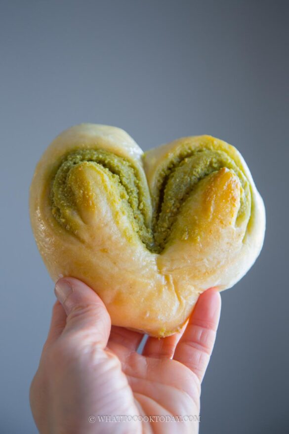 Heartshaped Milk Buns/Bread with Matcha Milk Filling
