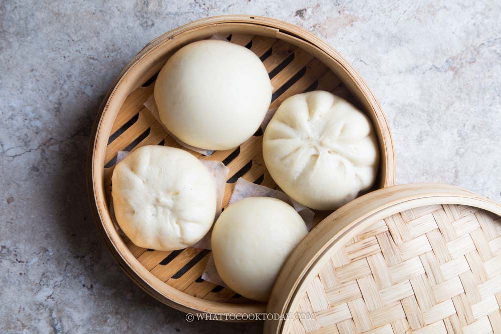 Soft Fluffy Steamed Buns / Baozi with Tangzhong