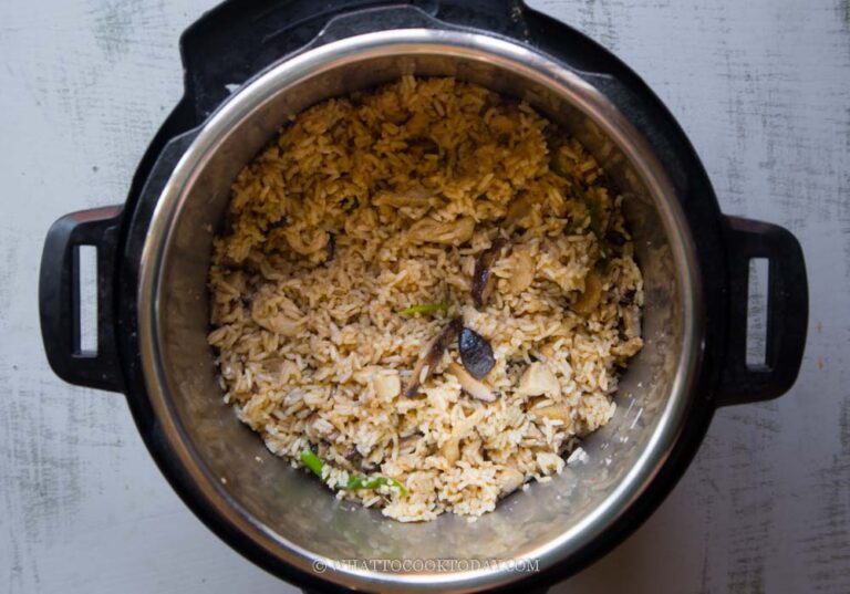 Easy OnePot Taiwanese Sesame Oil Chicken Rice