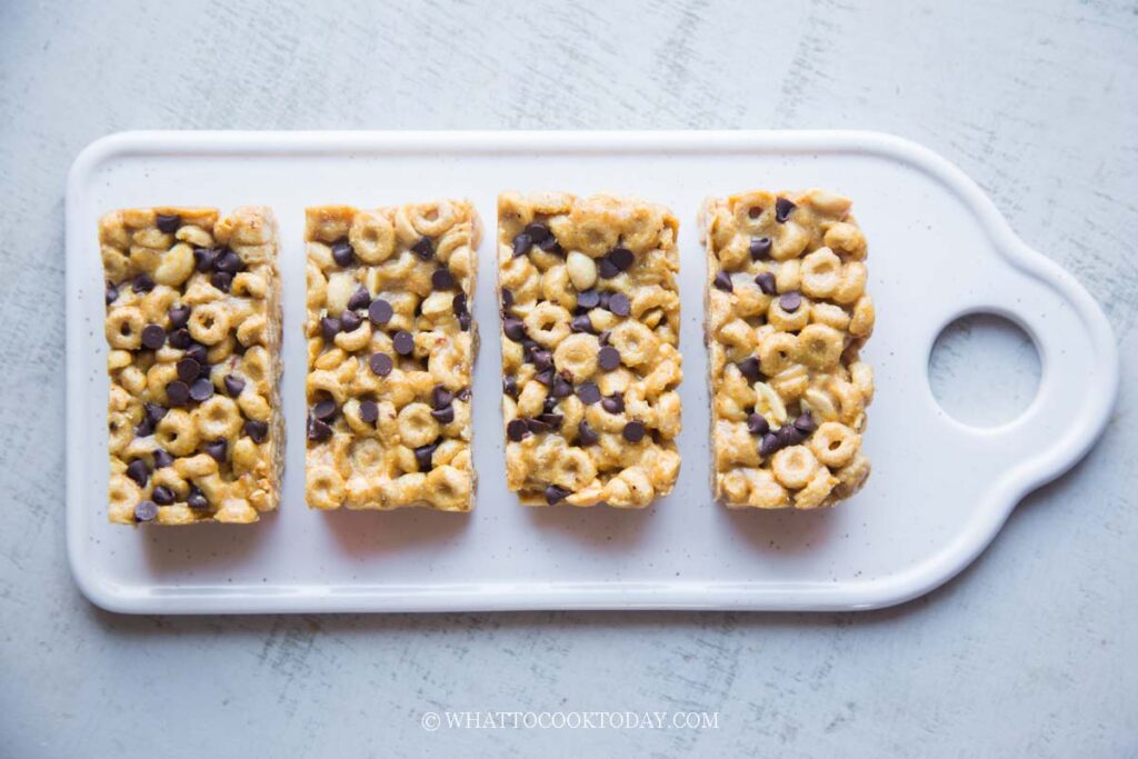 Easy No-Bake Peanut Butter Chocolate Chip Cheerio Bars