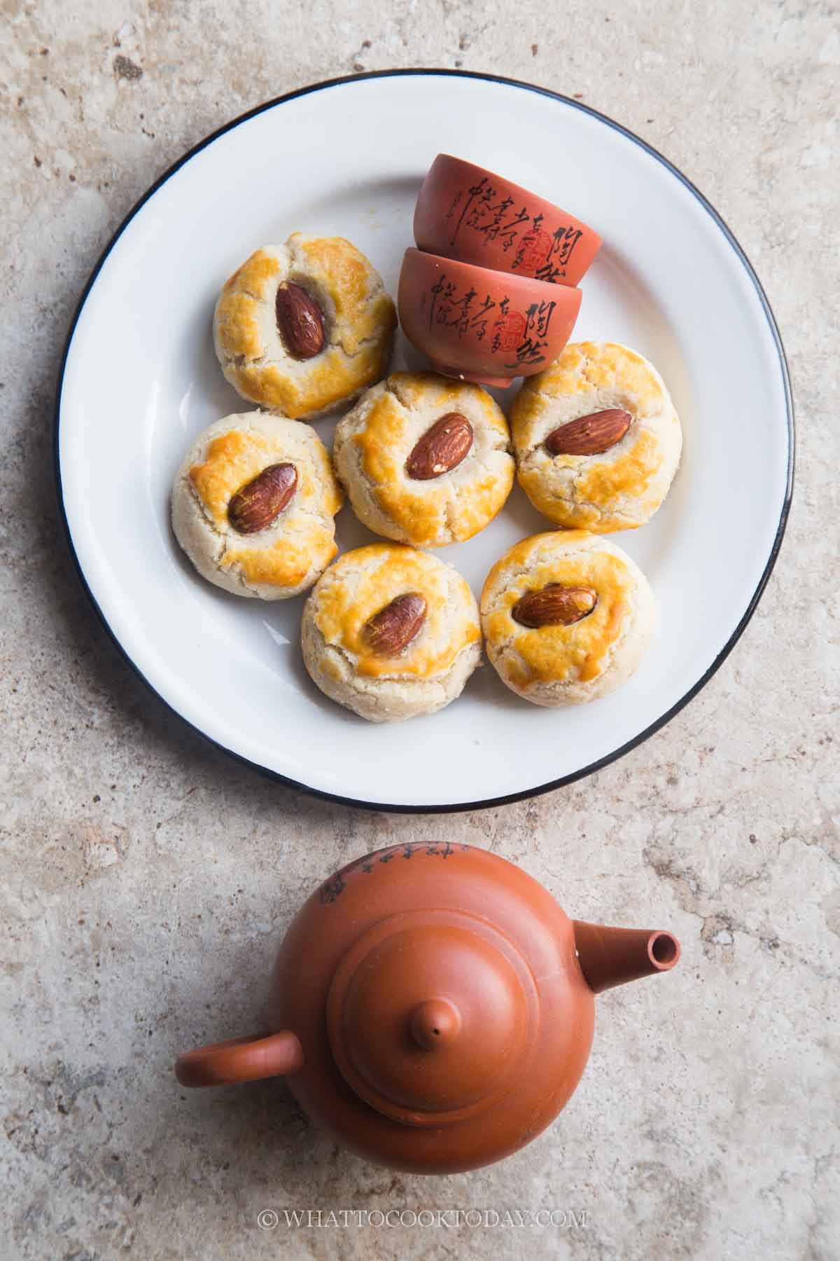 Old-School Chinese Almond Cookies (Using Lard)