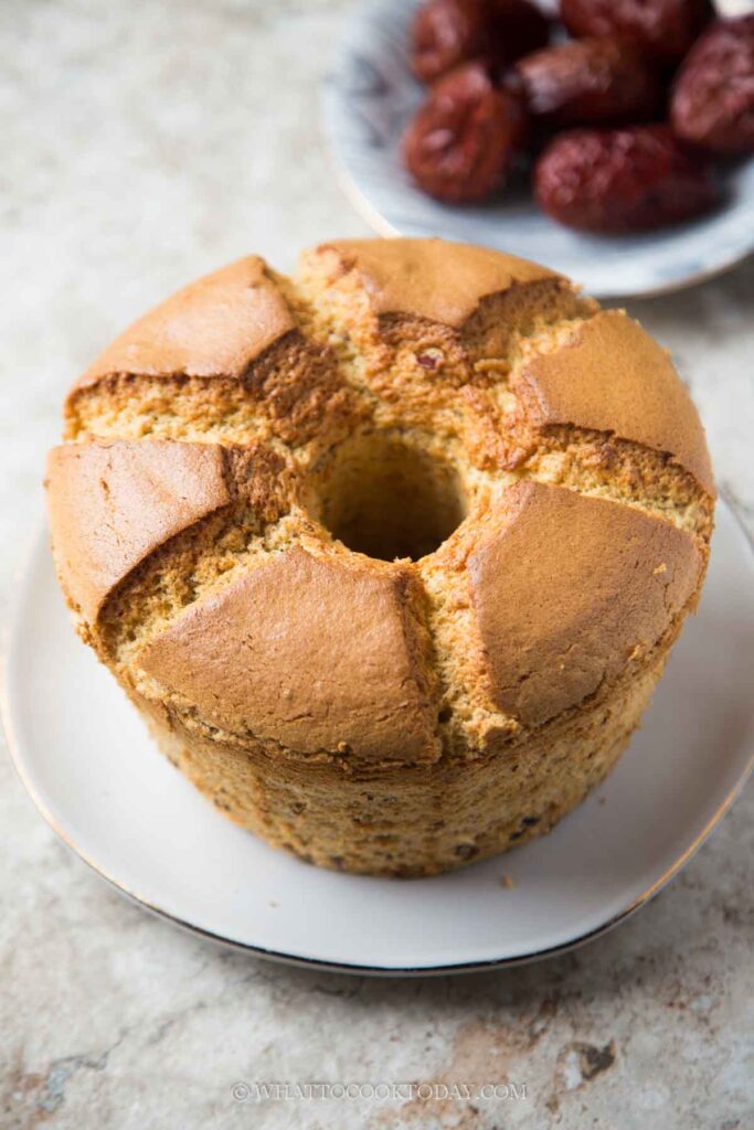 Red Date Walnut Chiffon Cake (Slit-Top)