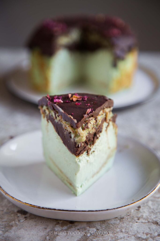 Dubai Chocolate Pistachio Basque Cheesecake