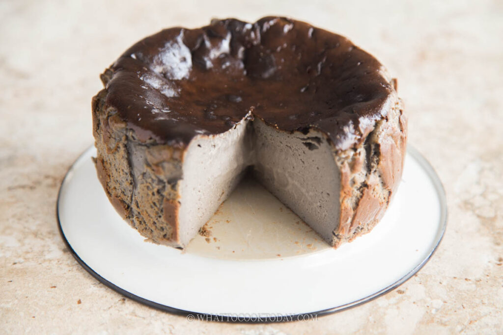 Easy Black Sesame Basque Cheesecake