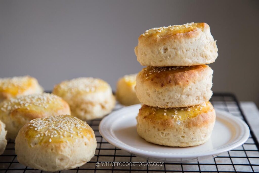 Toasted Sesame Oil and Honey Cheese Biscuits